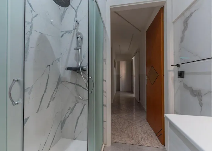 Fioravanti - San Luca & Genesis House, A Pochi Passi Dalla Stazione, Vicino Al Cuore Di Apartmanhotel