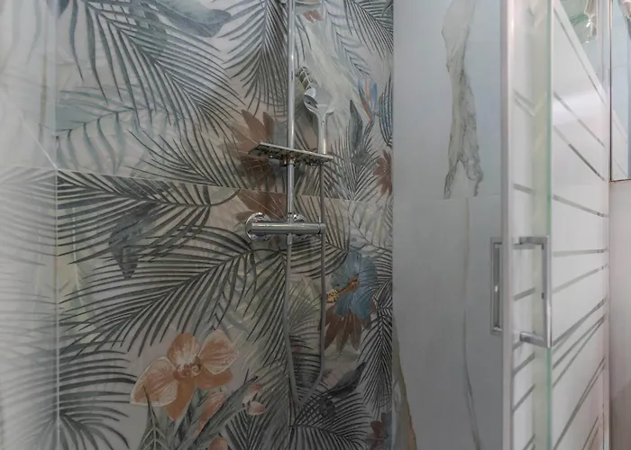 Fioravanti - San Luca & Genesis House, A Pochi Passi Dalla Stazione, Vicino Al Cuore Di Apartmanhotel 3*