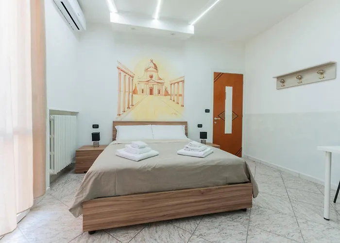 Apartmanhotel Fioravanti - San Luca & Genesis House, A Pochi Passi Dalla Stazione, Vicino Al Cuore Di 3*
