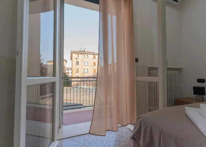 Apartmanhotel Fioravanti - San Luca & Genesis House, A Pochi Passi Dalla Stazione, Vicino Al Cuore Di Bologna