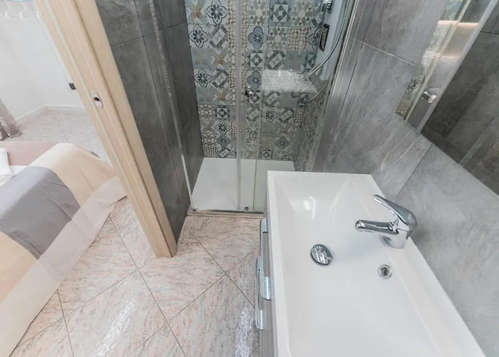 Fioravanti - San Luca & Genesis House, A Pochi Passi Dalla Stazione, Vicino Al Cuore Di