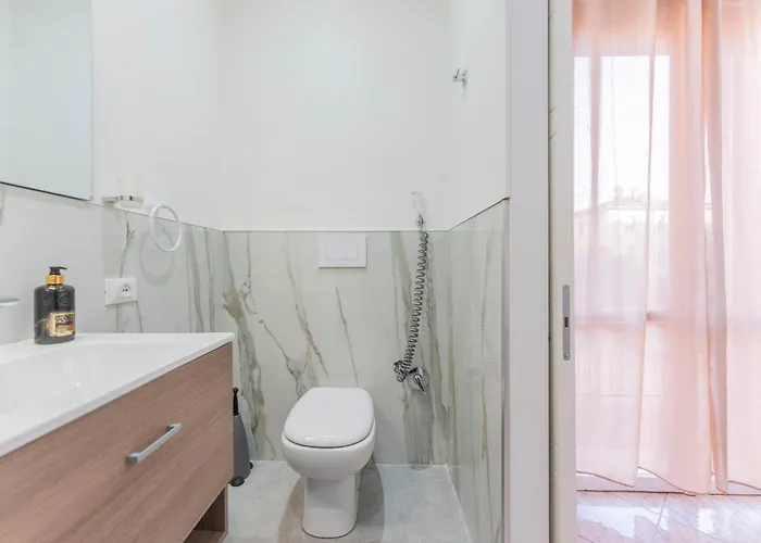 Fioravanti - San Luca & Genesis House, A Pochi Passi Dalla Stazione, Vicino Al Cuore Di Apartmanhotel