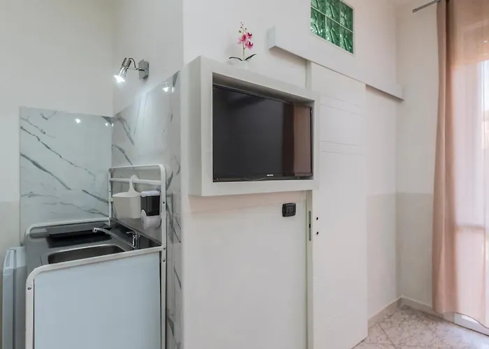 Apartmanhotel Fioravanti - San Luca & Genesis House, A Pochi Passi Dalla Stazione, Vicino Al Cuore Di 3*