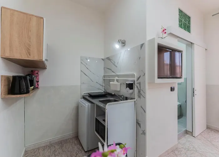 Apartmanhotel Fioravanti - San Luca & Genesis House, A Pochi Passi Dalla Stazione, Vicino Al Cuore Di Bologna