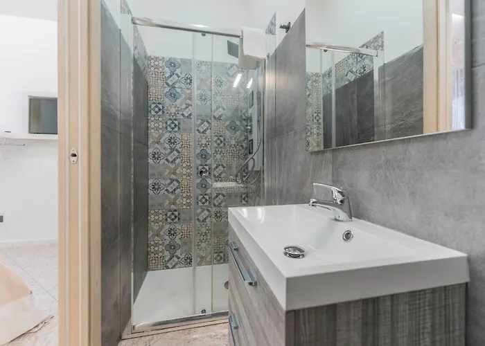 Fioravanti - San Luca & Genesis House, A Pochi Passi Dalla Stazione, Vicino Al Cuore Di