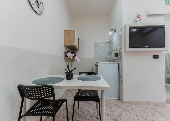 Fioravanti - San Luca & Genesis House, A Pochi Passi Dalla Stazione, Vicino Al Cuore Di Apartmanhotel 3*