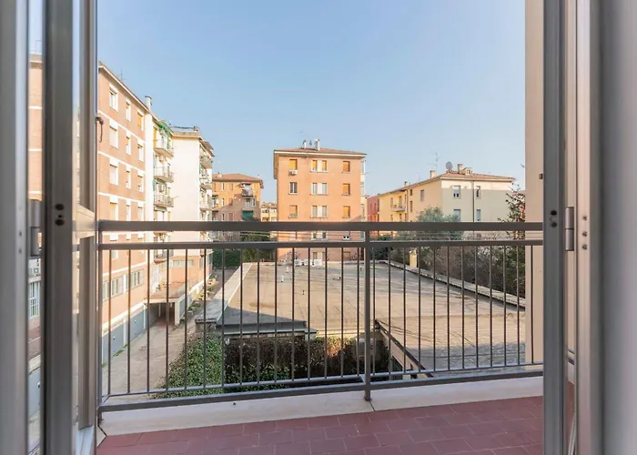 Fioravanti - San Luca & Genesis House, A Pochi Passi Dalla Stazione, Vicino Al Cuore Di Bologna