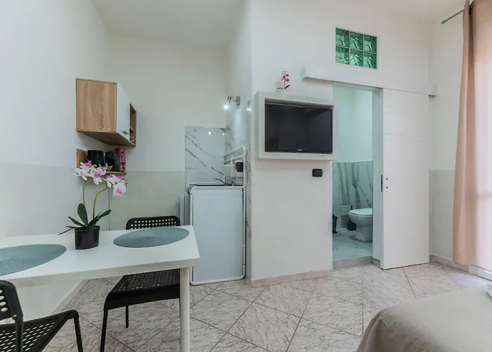 Apartmanhotel Fioravanti - San Luca & Genesis House, A Pochi Passi Dalla Stazione, Vicino Al Cuore Di 3*