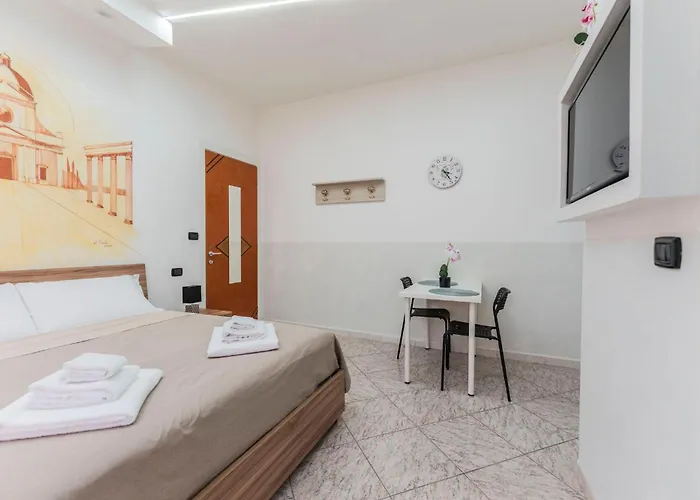 Apartmanhotel Fioravanti - San Luca & Genesis House, A Pochi Passi Dalla Stazione, Vicino Al Cuore Di 3*