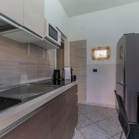 Apartmanhotel Fioravanti - San Luca & Genesis House, A Pochi Passi Dalla Stazione, Vicino Al Cuore Di 3*