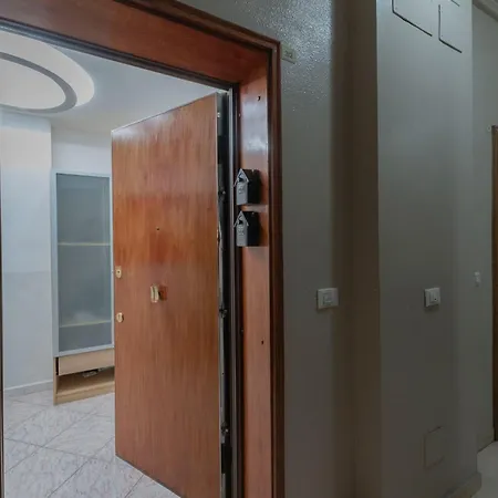 Aparthotel Fioravanti - San Luca & Genesis House, A Pochi Passi Dalla Stazione, Vicino Al Cuore Di 3*