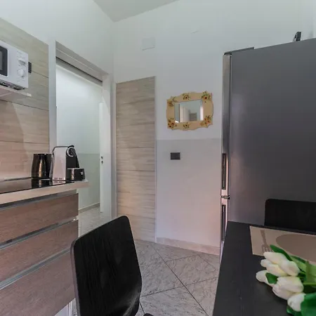 Apartmanhotel Fioravanti - San Luca & Genesis House, A Pochi Passi Dalla Stazione, Vicino Al Cuore Di Bologna