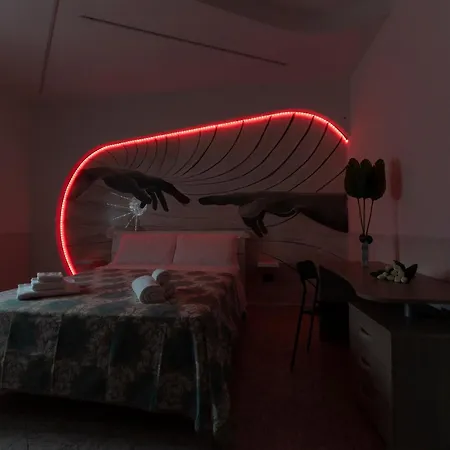 Fioravanti - San Luca & Genesis House, A Pochi Passi Dalla Stazione, Vicino Al Cuore Di Apartmanhotel 3*