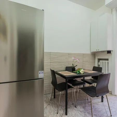 Fioravanti - San Luca & Genesis House, A Pochi Passi Dalla Stazione, Vicino Al Cuore Di Apartmanhotel 3*