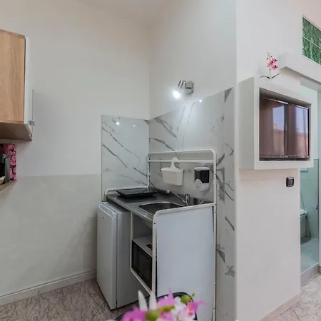 Apartmanhotel Fioravanti - San Luca & Genesis House, A Pochi Passi Dalla Stazione, Vicino Al Cuore Di Bologna